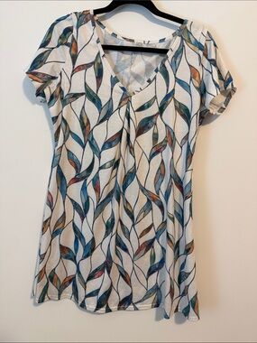 Printed V-Neck Flutter Sleeve Top in Cream and Blue